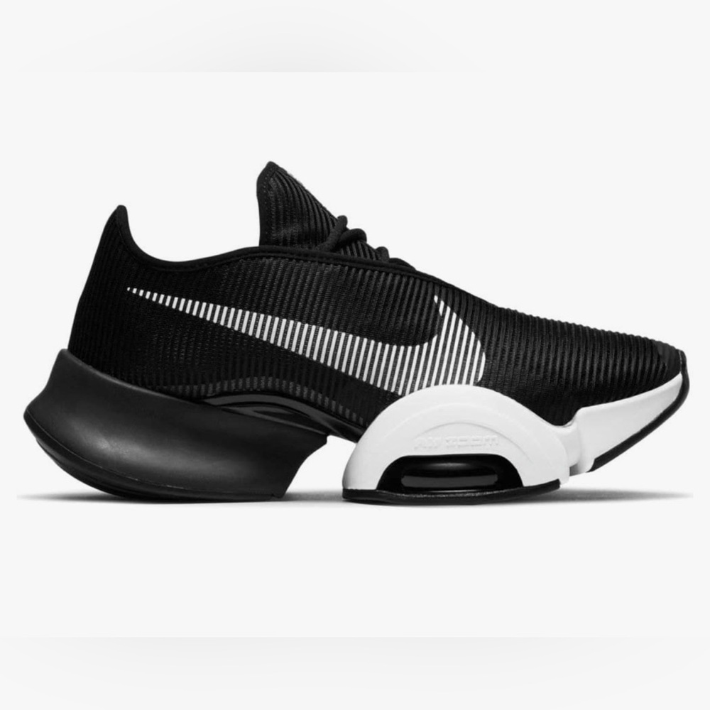 NIB - Women Nike shoes sneakers.